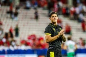 NFL: Chiefs fazem acordo com astro do rugby para se juntar a Kelce e Mahomes