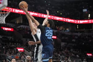 NBA: Mais 10! Brasileiro Mãozinha assina novo contrato com os Grizzlies