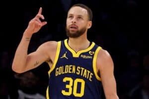 Em duelo épico entre Curry e LeBron, Warriors vencem Lakers em jogo decisivo