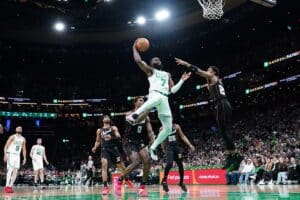 Jaylen Brown e Derrick White brilham em vitória dos Celtics sobre os Pistons
