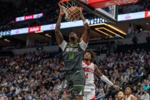 Naz Reid comanda virada espetacular e Timberwolves engolem Rockets na NBA