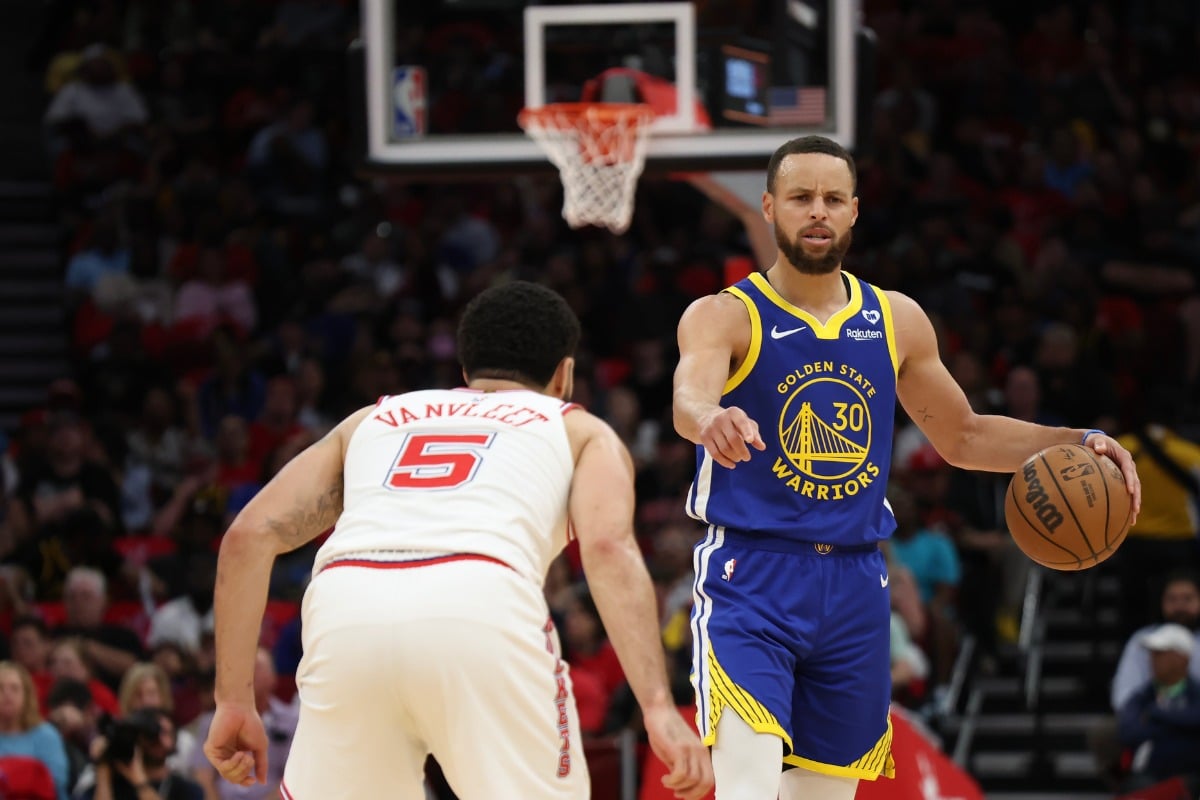 Houston, temos um problema: Rockets perdem para Warriors e ‘entregam’ vaga no play-in da NBA