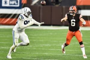 NFL: Colts renovam com veterano de destaque na defesa