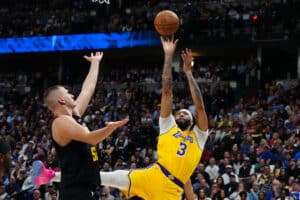 NBA Playoffs 2024: Lakers lideram todo o jogo, mas Nuggets vencem no último segundo em Jogo 2