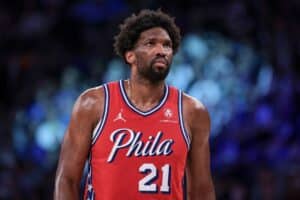 NBA Playoffs 2024: abalado, Embiid culpa arbitragem por derrota dos 76ers no Jogo 2