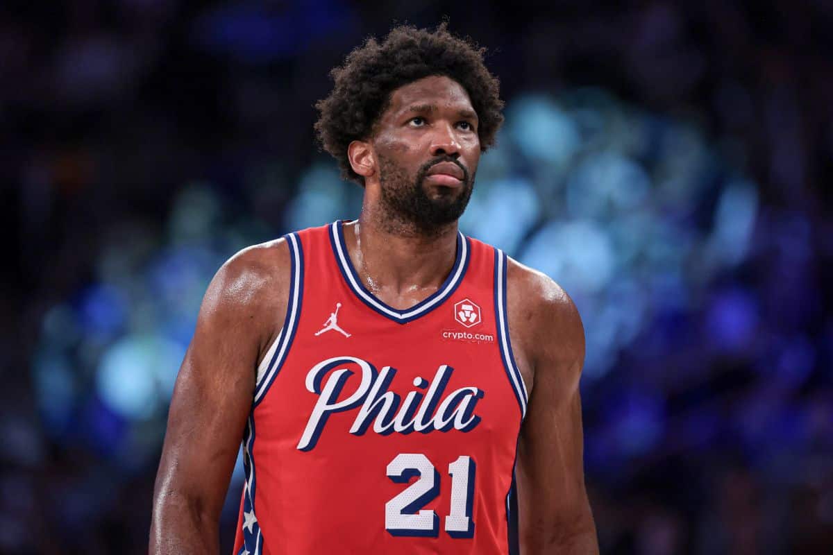 NBA Playoffs 2024: abalado, Embiid culpa arbitragem por derrota dos 76ers no Jogo 2