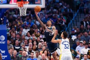 Sem Doncic, P.J. Washington decide no fim e Mavericks vencem Warriors em casa