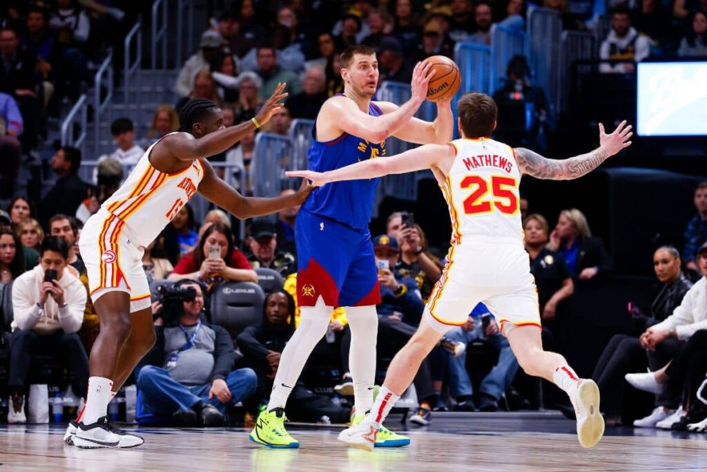 NBA: implacável, Jokic brilha em vitória dos Nuggets contra os Hawks