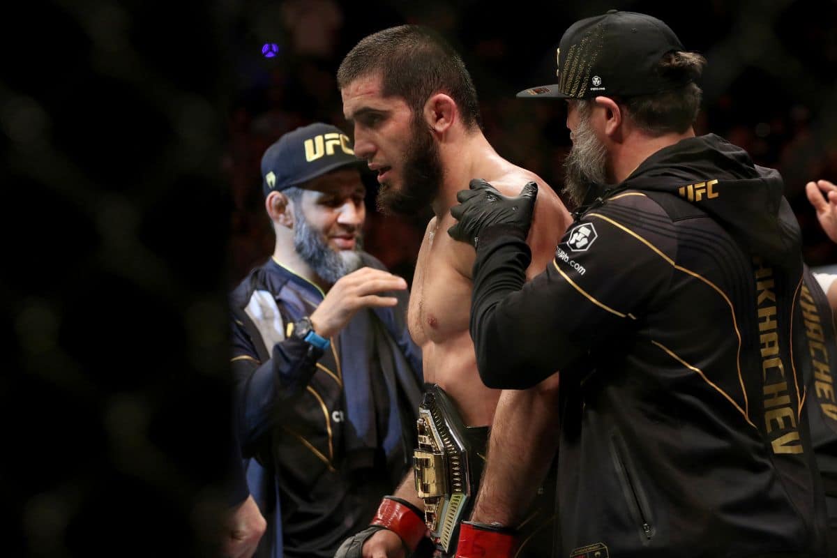 UFC 302: Makhachev defende cintur&atilde;o contra Poirier e ex-campe&atilde;o dos m&eacute;dios enfrenta brasileiro