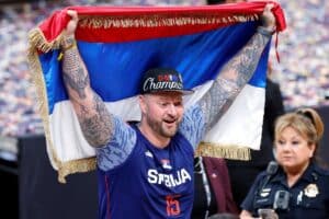 Irmão de Jokic agride torcedor em jogo dos Nuggets, e NBA abre investigação