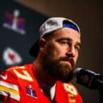 Travis Kelce renova com os Chiefs e se torna o jogador mais bem pago da NFL