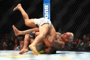 UFC 300: Charles do Bronx perde para Tsarukyan e se distancia do cinturão