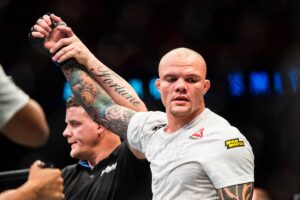 UFC 301: Anthony Smith mostra oportunismo, finaliza Vitor Petrino e cala torcida