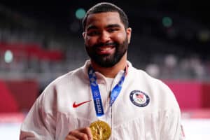 NFL: Buffalo Bills assina contrato com campeão olímpico de wrestling