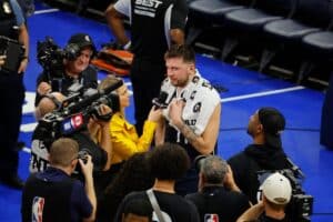 Doncic nega provocação à Gobert no Jogo 2 das Finais do Oeste: ‘Estava falando…