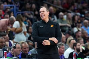 NBA: Phoenix Suns demite treinador Frank Vogel após varrida nos playoffs