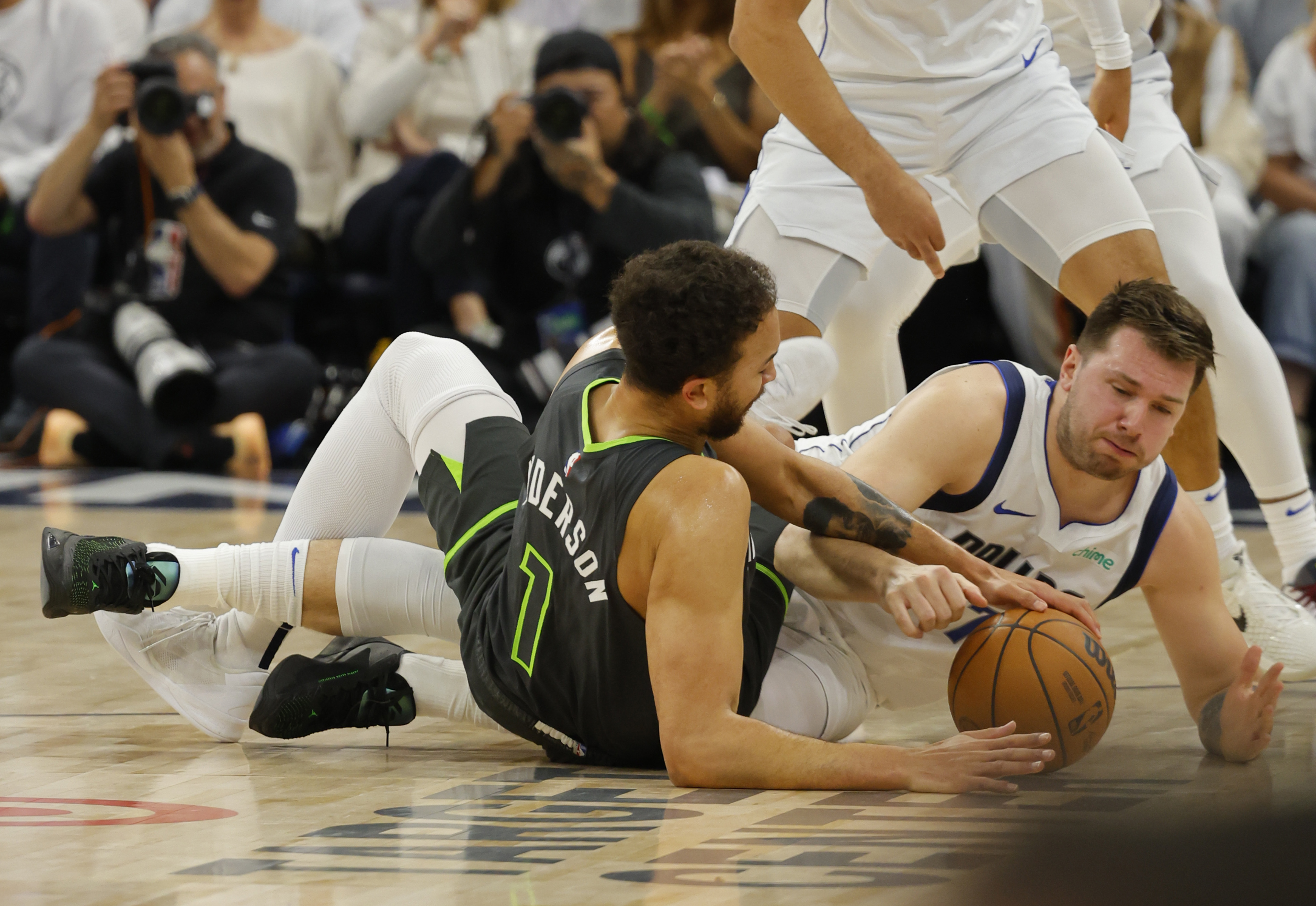 NBA Playoffs 2024: Mavs destroem Wolves, ganham título do Oeste e encaram Celtics na final