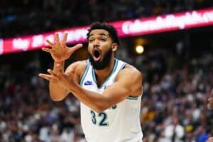 Towns faz piada com classificação dos Wolves nos Playoffs: ‘Perdendo há 20 anos’