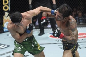 UFC 301: Alexandre Pantoja ‘esgota’ Ergec e mantem cinturão peso-mosca