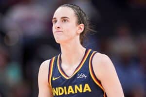 Caitlin Clark recebe apoio de LeBron James em meio à pressão na WNBA