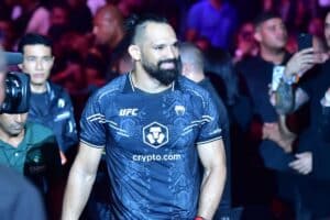 Após vitória no UFC 301, Michel Pereira resgata animais das enchentes no RS