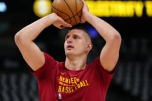 Nikola Jokic se anima com 3º MVP na NBA e promete até festa: ‘Problema bom’