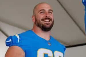 NFL: Chargers dispensam Corey Linsley e aposentadoria deve ser opção