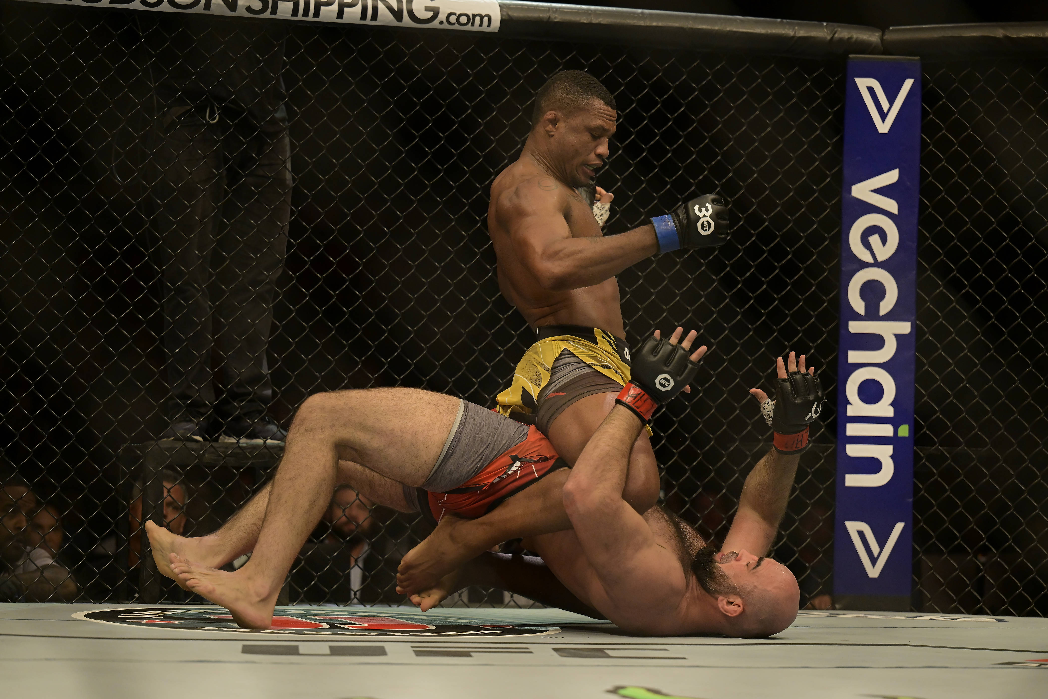 Volkov x Jailton Almeida no UFC 321: análise tática, palpite e o que está em jogo