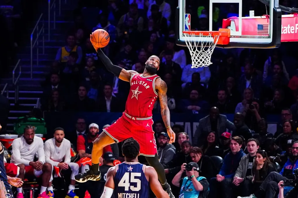NBA: LeBron James &eacute; respons&aacute;vel por arruinar torneio de enterradas, diz comentarista