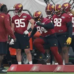 Novo dono de Washington, ex-Lakers cogita mudar nome de time da NFL
