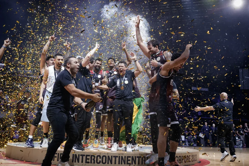 Lucas Dias decide a 1 segundo do fim e Franca conquista Copa Intercontinental