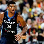 NBA: Deus grego? Giannis Antetokounmpo tem chance de levar Gr&eacute;cia aos Jogos Ol&iacute;mpicos