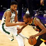 Kevin Durant minimiza enterrada em cima de Giannis: &lsquo;N&atilde;o &eacute; a primeira vez&hellip;