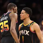 NBA Playoffs: Booker e Durant fazem hist&oacute;ria com 86 pontos sobre Nuggets