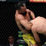 UFC 301: Michel Pereira derruba Potieria com golpe pol&ecirc;mico em 54 segundos