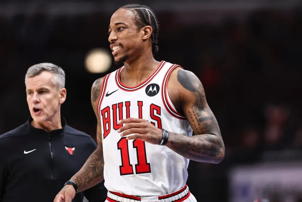 NBA: DeRozan lidera Bulls em vit&oacute;ria apertada contra Hornets