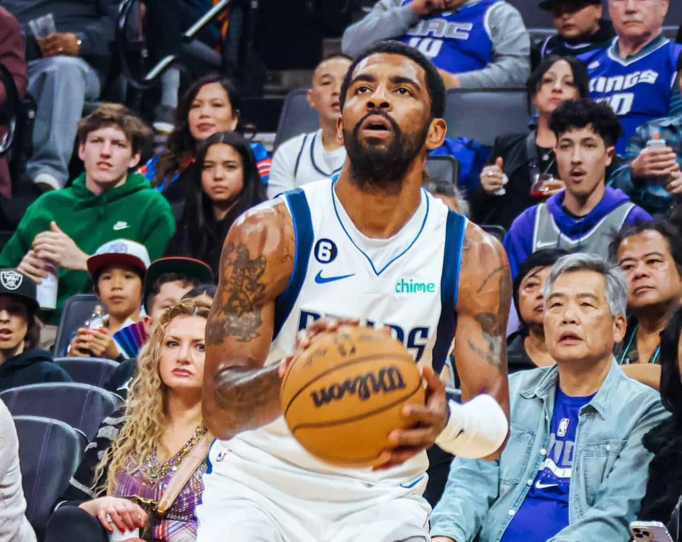 Kyrie Irving Dallas Mavericks Foto: Reprodu&ccedil;&atilde;o/Facebook/@dallasmavs