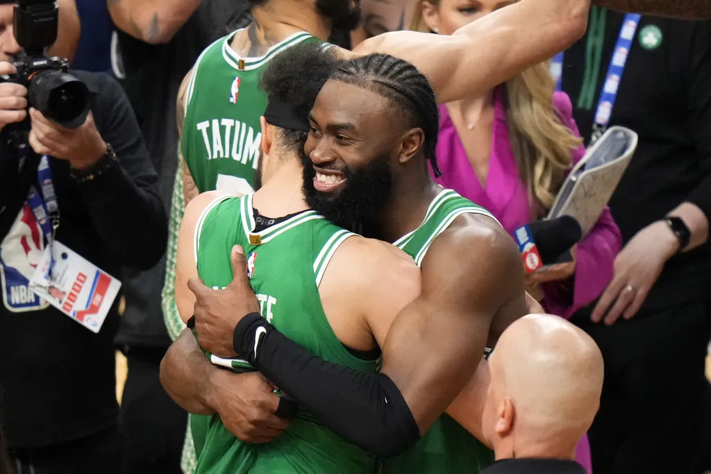 NBA: White chora, e Brown leva alfinetada ao vivo de ex-jogador