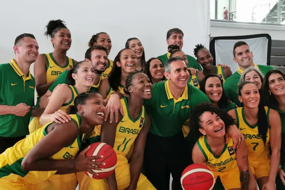 Jos&eacute; Neto, t&eacute;cnico da sele&ccedil;&atilde;o feminina de basquete