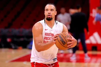 Dillon Brooks em a&ccedil;&atilde;o pelo Rockets na NBA