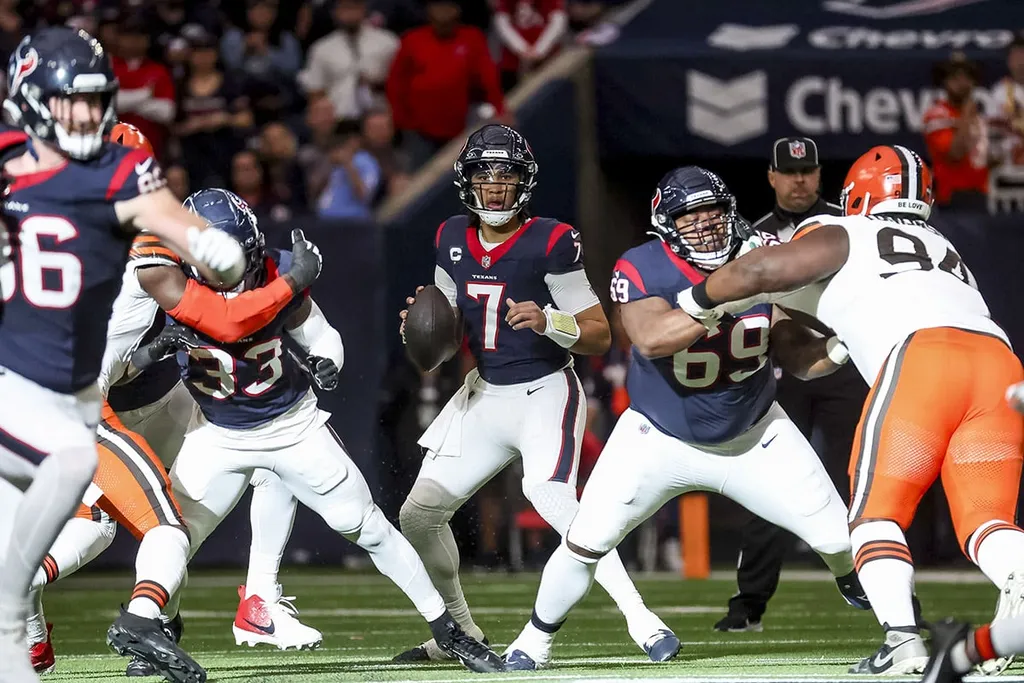 Playoffs da NFL: C.J. Stroud beira &agrave; perfei&ccedil;&atilde;o e Texans vencem