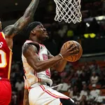 NBA: Heat supera Hawks em briga direta na zona do play-in