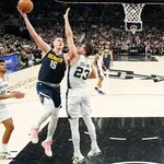 Dominante, Jokic comanda vit&oacute;ria dos Nuggets sobre os Spurs