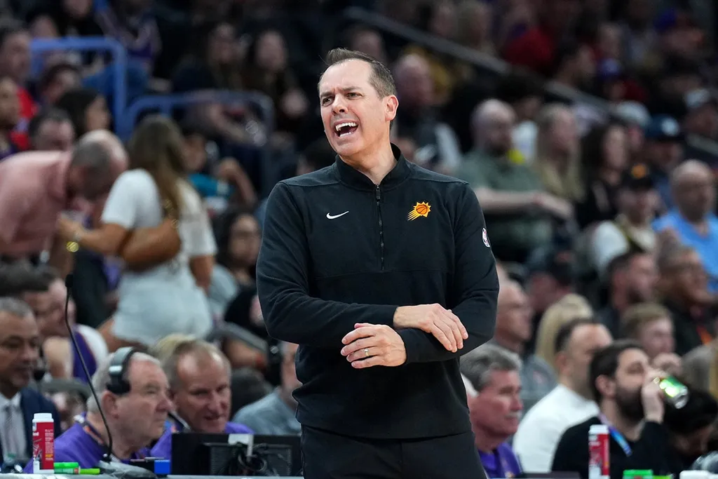 NBA: Phoenix Suns demite treinador Frank Vogel ap&oacute;s varrida nos playoffs