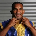 Boxe: Esquiva Falc&atilde;o se v&ecirc; como favorito em eventual luta contra Alex Poatan