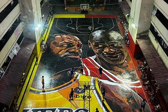 NBA: artista de rua transforma quadras em arte para salvar casas populares