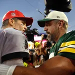 NFL: crise amea&ccedil;a t&eacute;cnico dos Patriots gra&ccedil;as a Brady e Rodgers
