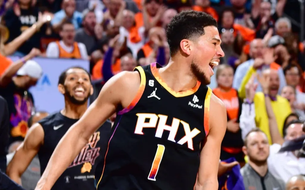 NBA: Devin Booker faz hist&oacute;ria nos Suns com jogo de 44 pontos