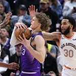 NBA: Markkanen brilha e garante vit&oacute;ria do Jazz sobre os Spurs