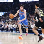 NBA: Chet Holmgren iguala Shaq em vit&oacute;ria do Thunder